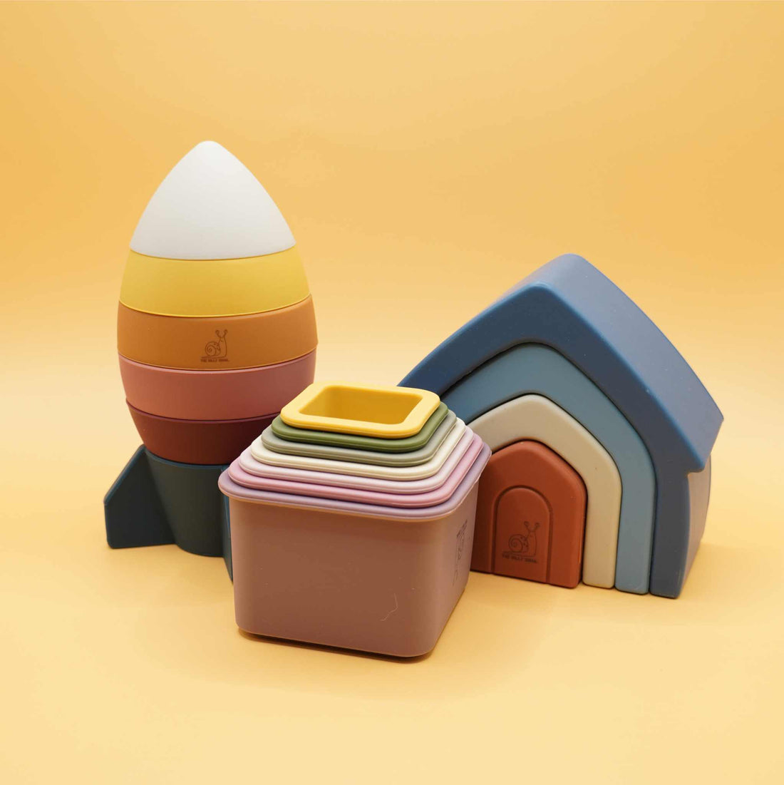 Little builders silcione stacking toy set with rocket, home, and square stacking cups